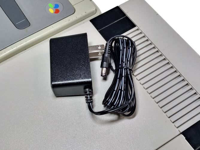 Alimentation secteur régulée pour Nintendo NES et Super NES (PAL) avec prise US